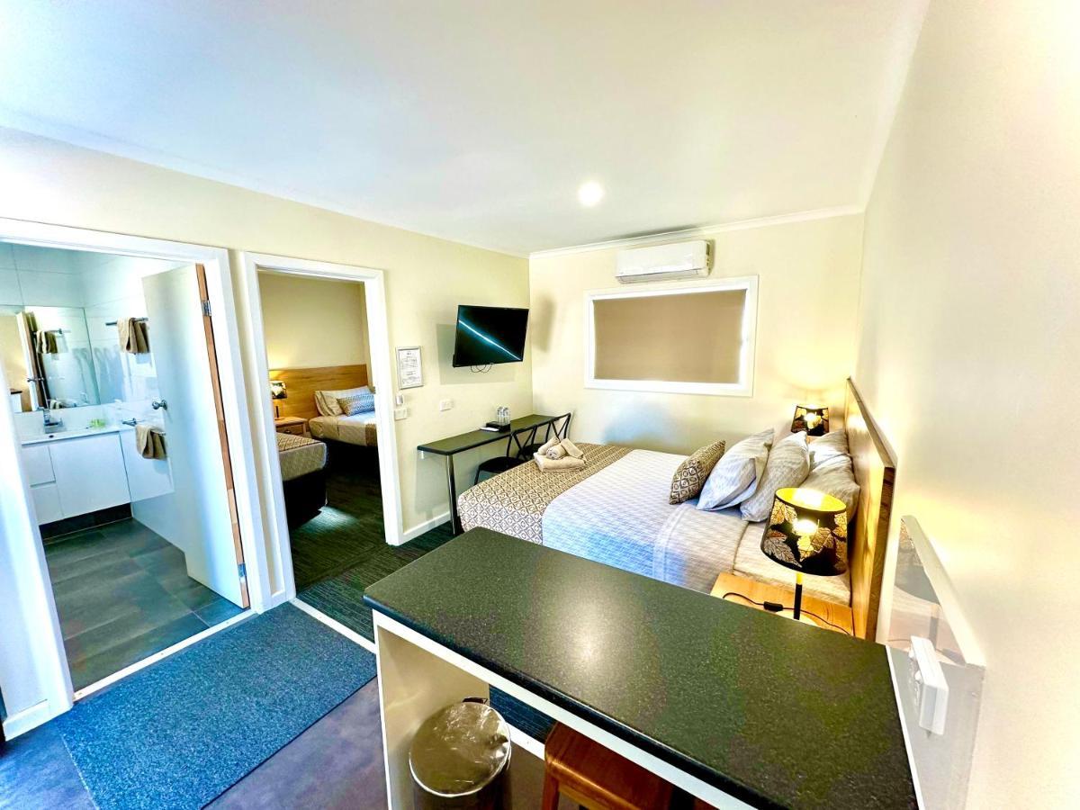 Auto Lodge Motor Inn Сиймор Екстериор снимка